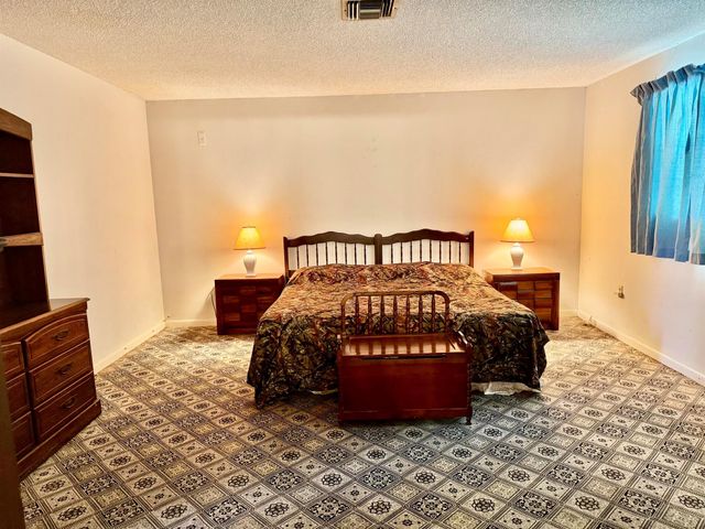 1397 Lake Drive W, Okeechobee, FL 34974