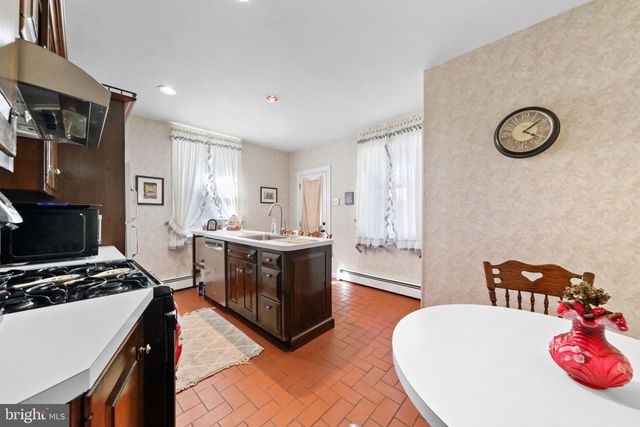 21 HILLCREST AVE, Collingswood, NJ 08108