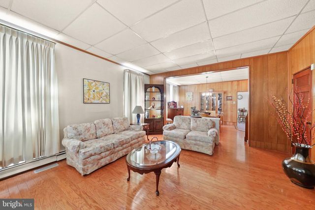 21 HILLCREST AVE, Collingswood, NJ 08108
