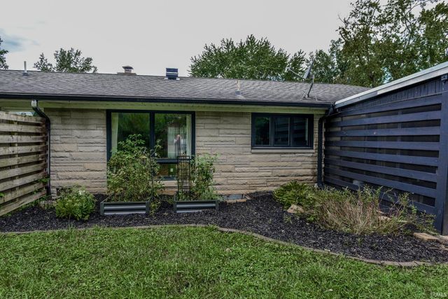 327 Brookside Lane, Plainfield, IN 46168