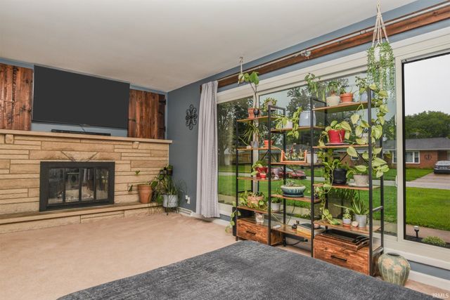 327 Brookside Lane, Plainfield, IN 46168
