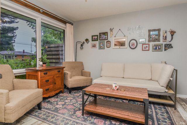 327 Brookside Lane, Plainfield, IN 46168