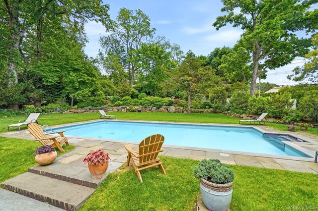 1 Pamela Lane, New Rochelle, NY 10804