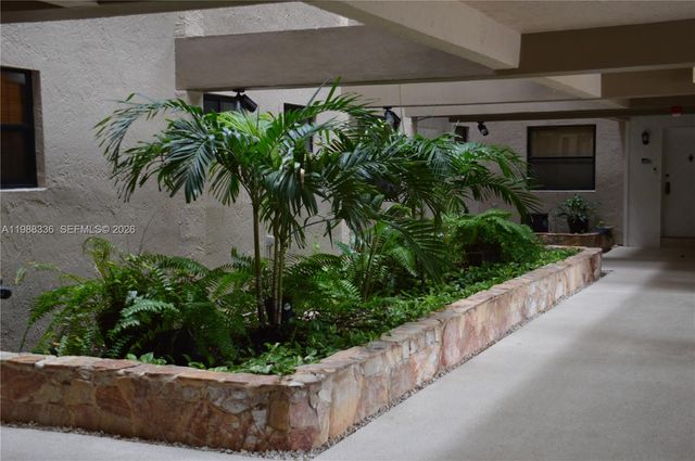 461 Ives Dairy Rd 404-2, Miami, FL 33179