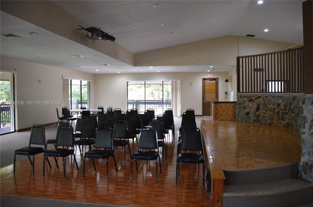 461 Ives Dairy Rd 404-2, Miami, FL 33179