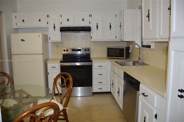 461 Ives Dairy Rd 404-2, Miami, FL 33179