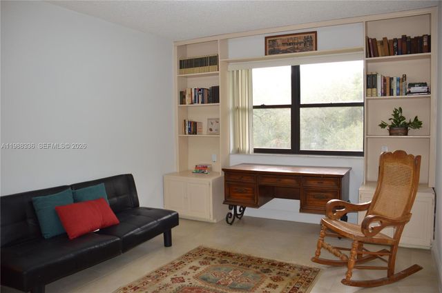 461 Ives Dairy Rd 404-2, Miami, FL 33179