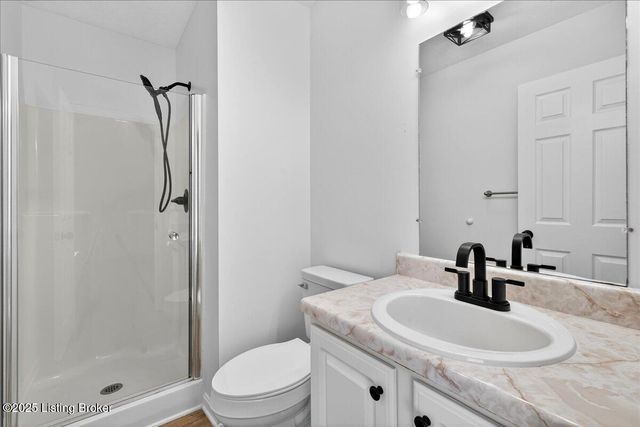 108 Derbyshire Ct, Radcliff, KY 40160