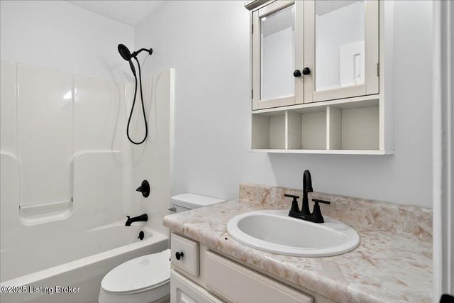 108 Derbyshire Ct, Radcliff, KY 40160