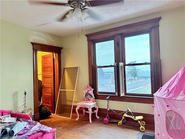 810 E La Salle Avenue, Barron, WI 54812