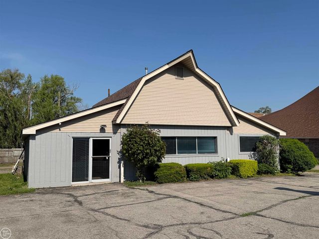 28445 Utica Road, Roseville, MI 48066