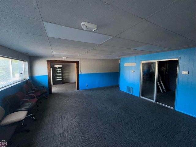 28445 Utica Road, Roseville, MI 48066