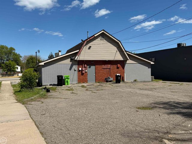 28445 Utica Road, Roseville, MI 48066