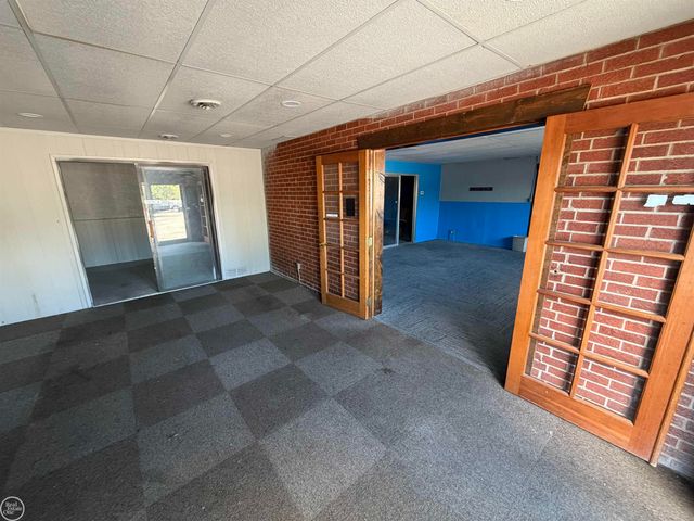 28445 Utica Road, Roseville, MI 48066