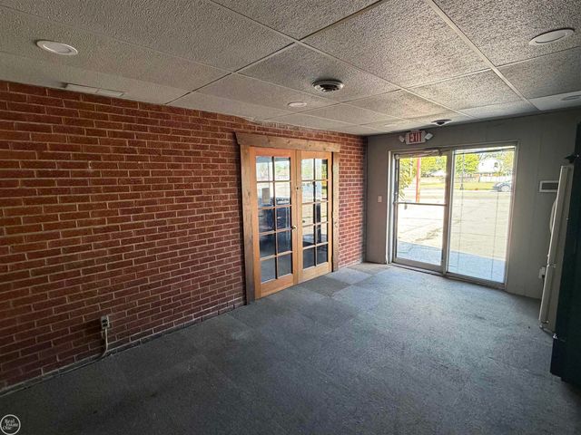 28445 Utica Road, Roseville, MI 48066