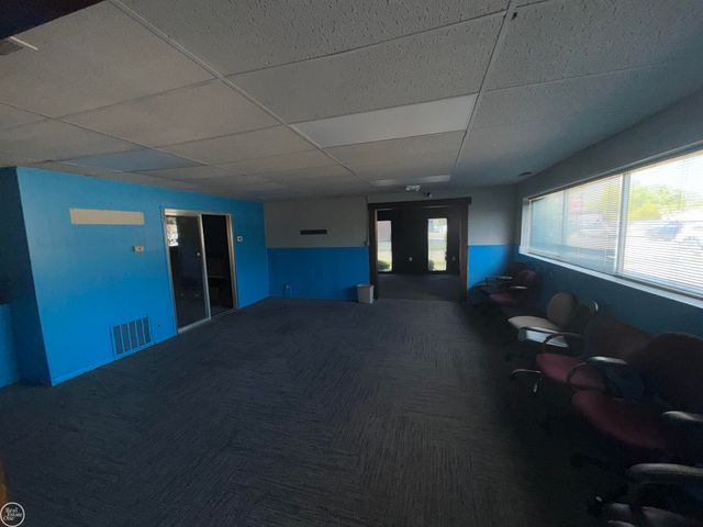 28445 Utica Road, Roseville, MI 48066