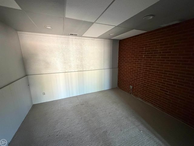 28445 Utica Road, Roseville, MI 48066