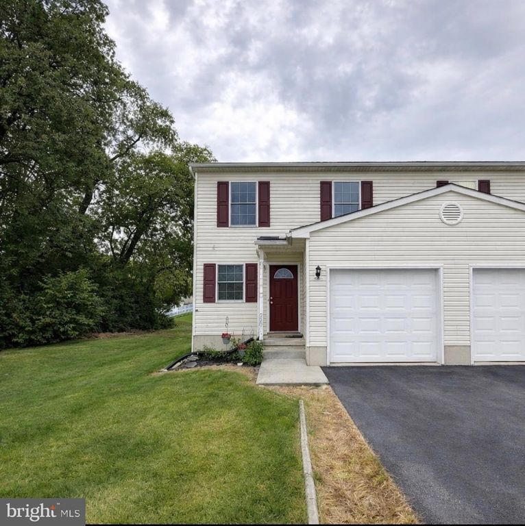 220 RED CEDAR LN, Marietta, PA 17547