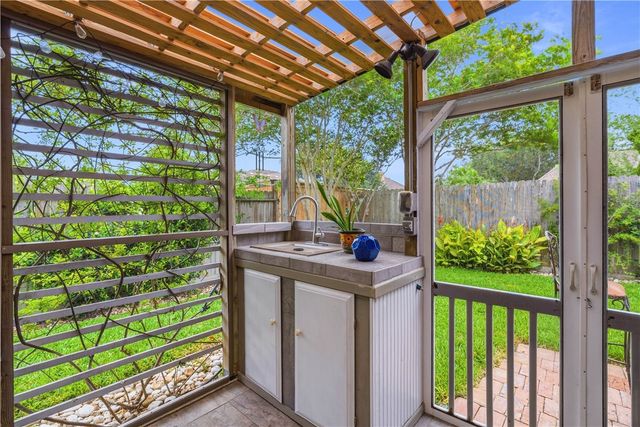6145 Strasbourg Dr, Corpus Christi, TX 78414