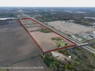 882 Island Highway, Charlotte, MI 48813