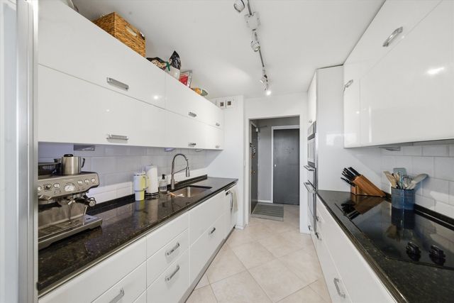 3550 N LAKE SHORE Drive 516, Chicago, IL 60657