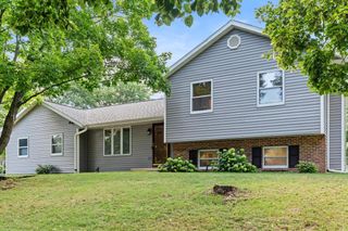 7802 W Oakbrook Circle, Madison, WI 53717