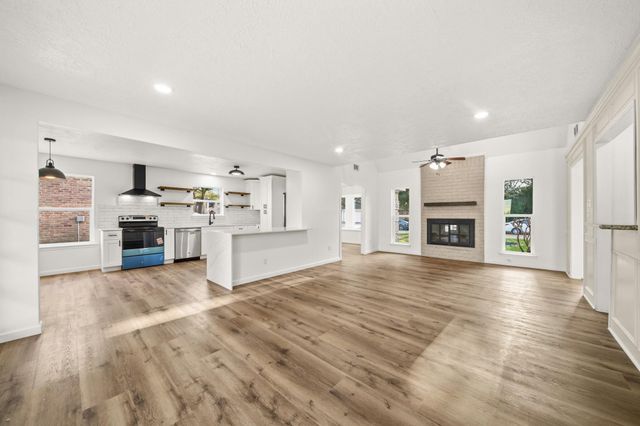 11410 Galbreath Drive, Houston, TX 77066