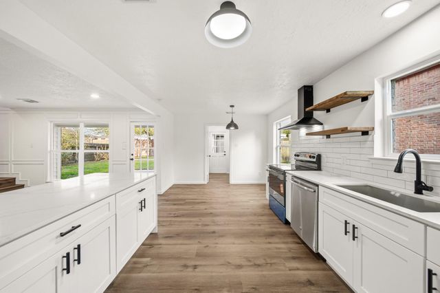 11410 Galbreath Drive, Houston, TX 77066