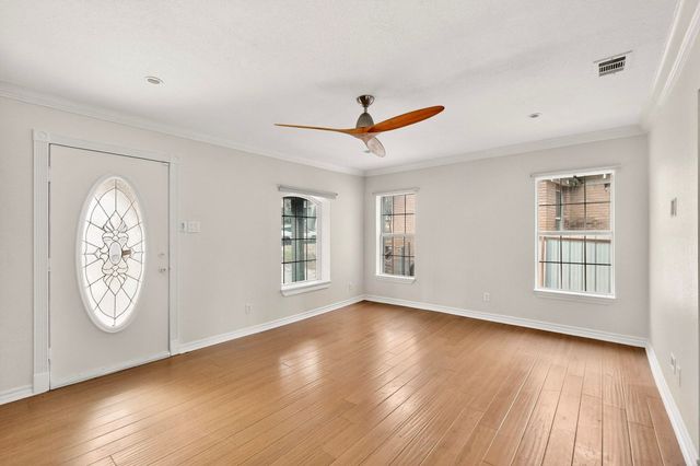 109 Appian Way, Dallas, TX 75216