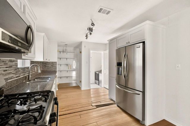 109 Appian Way, Dallas, TX 75216