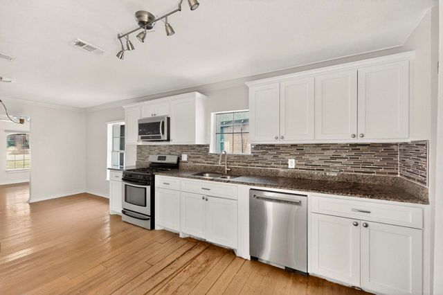 109 Appian Way, Dallas, TX 75216