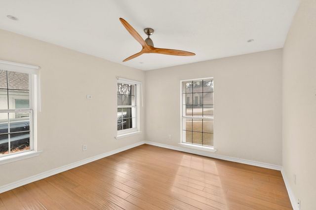 109 Appian Way, Dallas, TX 75216