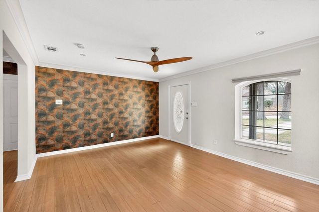 109 Appian Way, Dallas, TX 75216