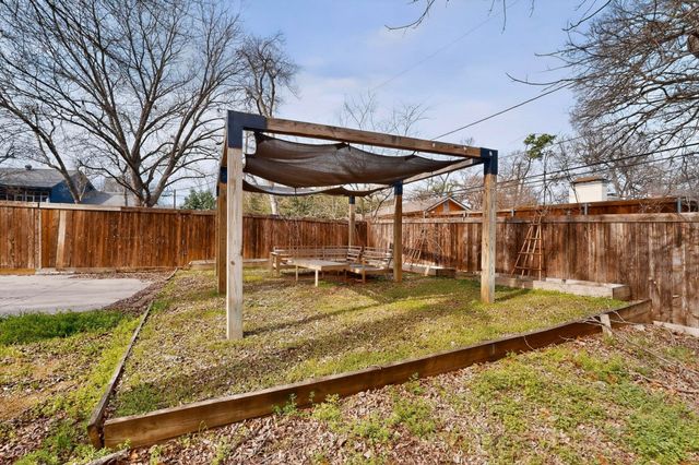 109 Appian Way, Dallas, TX 75216