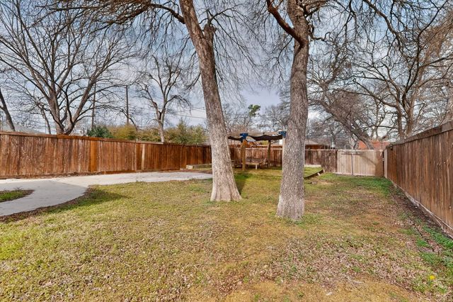 109 Appian Way, Dallas, TX 75216