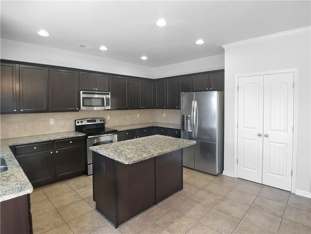 4165 Whitfield Oak Way, Auburn, GA 30011