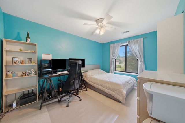 2340 E Old Hicks Road N 1, Palatine, IL 60074