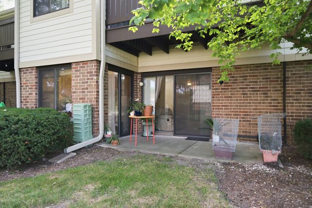 2340 E Old Hicks Road N 1, Palatine, IL 60074