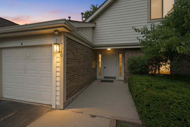 2340 E Old Hicks Road N 1, Palatine, IL 60074