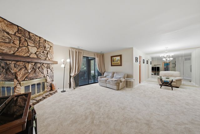 2340 E Old Hicks Road N 1, Palatine, IL 60074