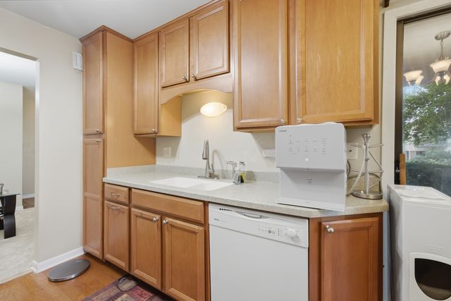 2340 E Old Hicks Road N 1, Palatine, IL 60074