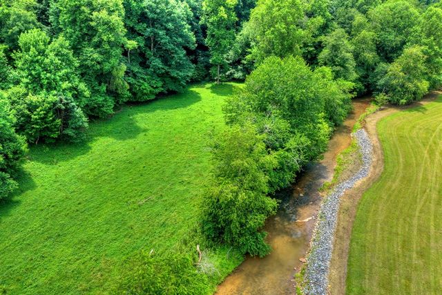 221 Shade Tree Lane, Mineral Bluff, GA 30559