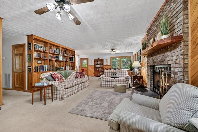 221 Shade Tree Lane, Mineral Bluff, GA 30559