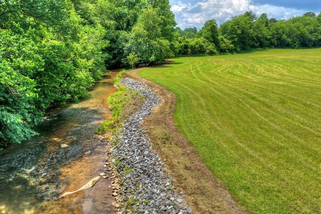 221 Shade Tree Lane, Mineral Bluff, GA 30559