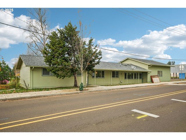 13445 GAFFNEY Ln, Oregon City, OR 97045