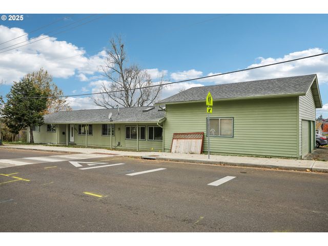 13445 GAFFNEY Ln, Oregon City, OR 97045