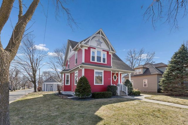 241 E 1st Street, Waconia, MN 55387