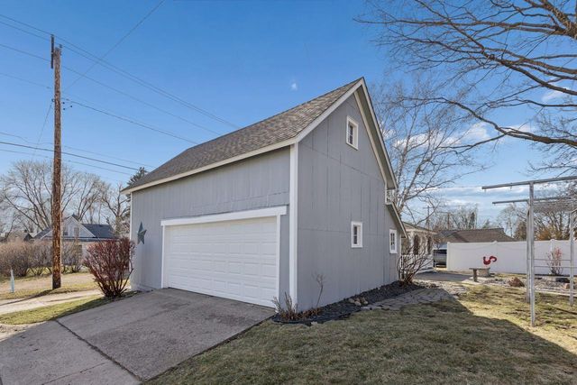 241 E 1st Street, Waconia, MN 55387