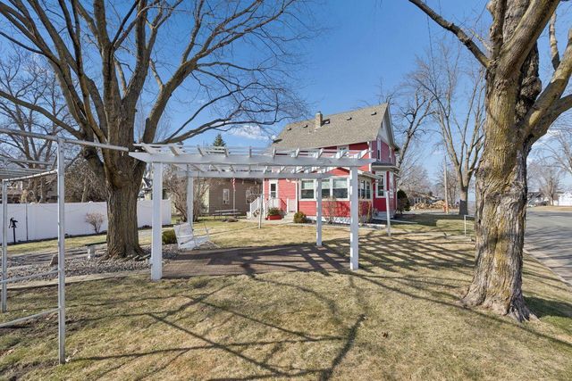 241 E 1st Street, Waconia, MN 55387