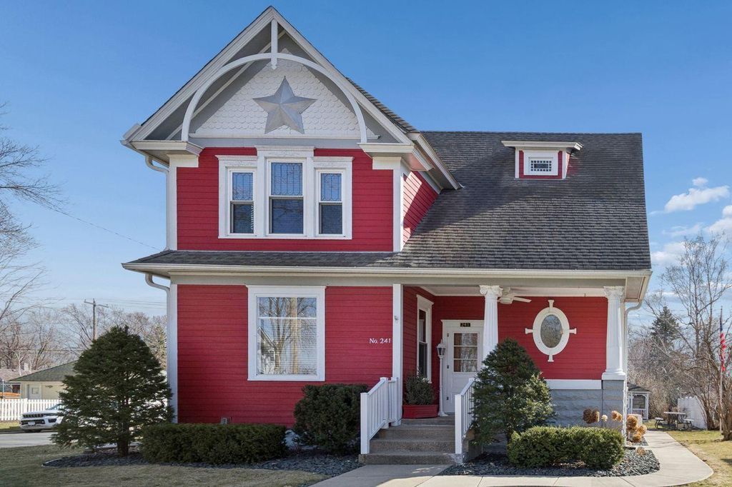 241 E 1st Street, Waconia, MN 55387